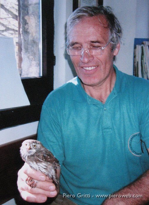 RoccoloAvesaGanda 131.jpg - Daniele Anesa, proprietario e gestore del Roccolo di Ganda dal 1974, divenuto dal 1991 Osservatorio Ornitologico, morto nel 2003